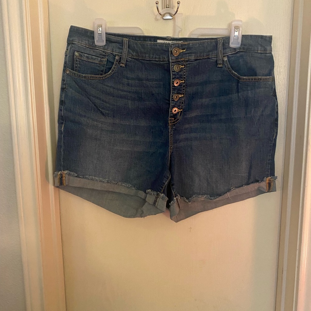 TORRID NWOT 5 in Vintage Stretch High-rise shorts